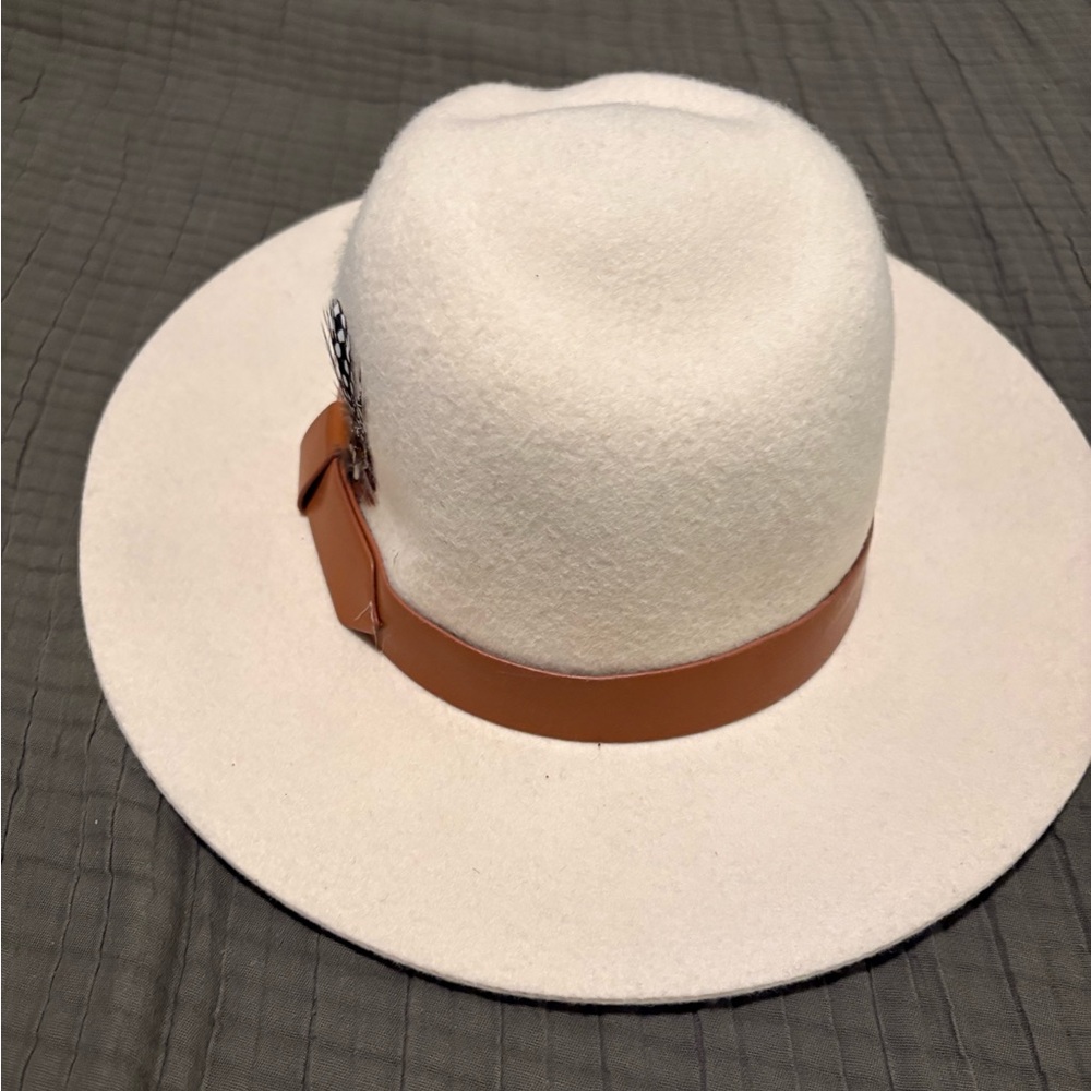 Chico’s Feather Fedora Cream NWT 100% Wool